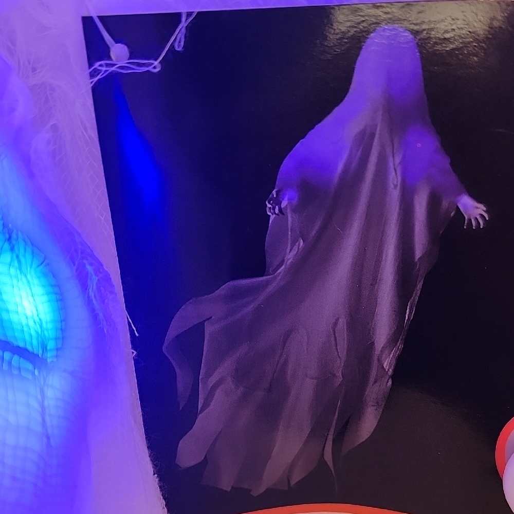 5FT Hanging Ghost Lights Up NWT Spooky Ghost Halloween Decoration